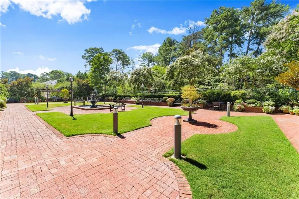 3657 Peachtree Road Ne Unit 8a, Atlanta, Georgia 30319, 3 Bedrooms Bedrooms, ,3 BathroomsBathrooms,Residential,For Sale,3657 Peachtree Road Ne Unit 8a,7616313