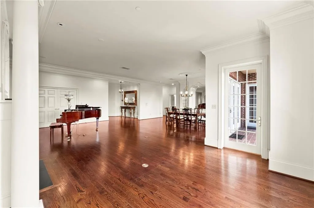 3657 Peachtree Road Ne Unit 8a, Atlanta, Georgia 30319, 3 Bedrooms Bedrooms, ,3 BathroomsBathrooms,Residential,For Sale,3657 Peachtree Road Ne Unit 8a,7616313