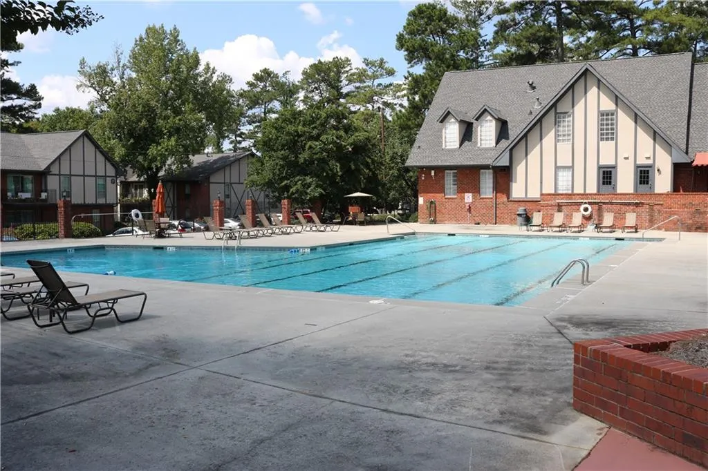 6851 Roswell Road Unit P3, Sandy Springs, Georgia 30328, 2 Bedrooms Bedrooms, ,2 BathroomsBathrooms,Residential,Sold,6851 Roswell Road Unit P3,6944589