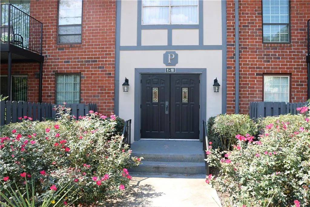 6851 Roswell Road Unit P3, Sandy Springs, Georgia 30328, 2 Bedrooms Bedrooms, ,2 BathroomsBathrooms,Residential,Sold,6851 Roswell Road Unit P3,6944589