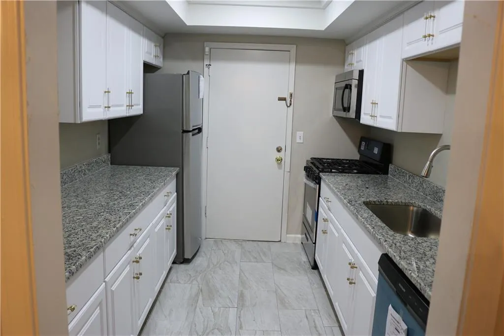 6851 Roswell Road Unit P3, Sandy Springs, Georgia 30328, 2 Bedrooms Bedrooms, ,2 BathroomsBathrooms,Residential,Sold,6851 Roswell Road Unit P3,6944589