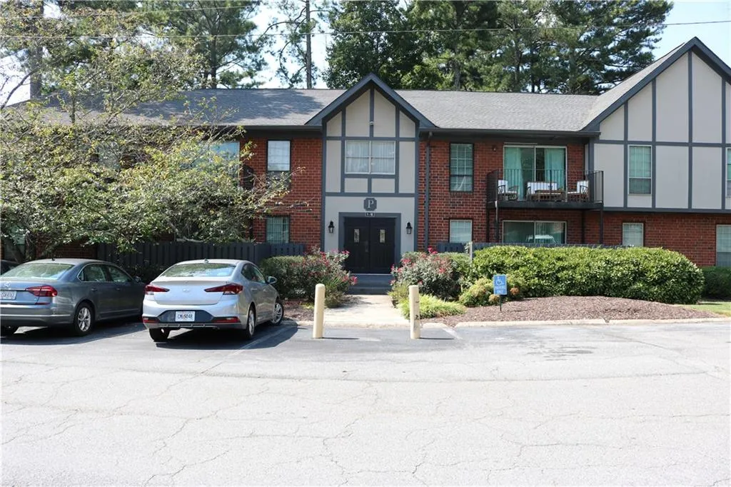6851 Roswell Road Unit P3, Sandy Springs, Georgia 30328, 2 Bedrooms Bedrooms, ,2 BathroomsBathrooms,Residential,Sold,6851 Roswell Road Unit P3,6944589