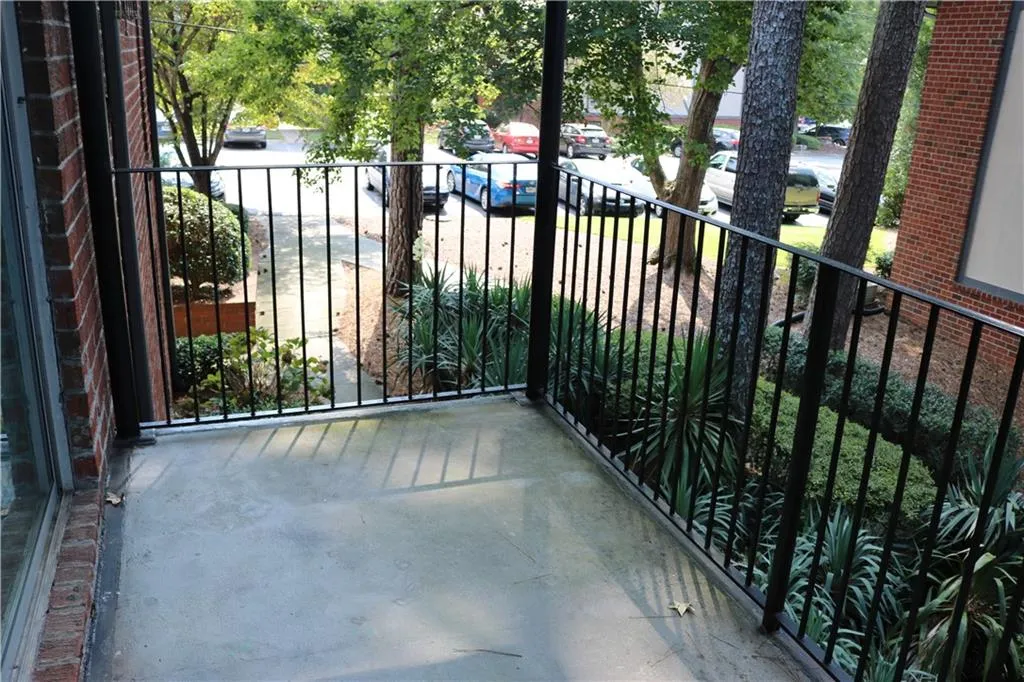 6851 Roswell Road Unit P3, Sandy Springs, Georgia 30328, 2 Bedrooms Bedrooms, ,2 BathroomsBathrooms,Residential,Sold,6851 Roswell Road Unit P3,6944589