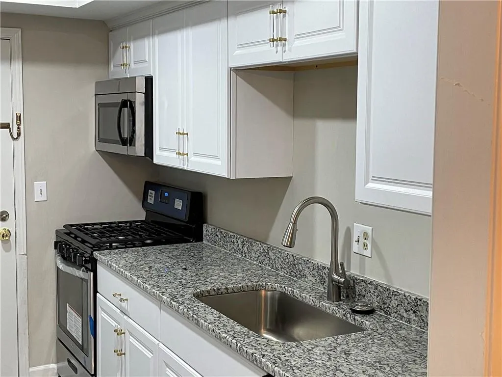 6851 Roswell Road Unit P3, Sandy Springs, Georgia 30328, 2 Bedrooms Bedrooms, ,2 BathroomsBathrooms,Residential,Sold,6851 Roswell Road Unit P3,6944589