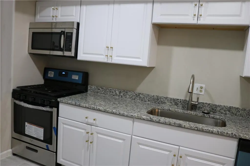 6851 Roswell Road Unit P3, Sandy Springs, Georgia 30328, 2 Bedrooms Bedrooms, ,2 BathroomsBathrooms,Residential,Sold,6851 Roswell Road Unit P3,6944589