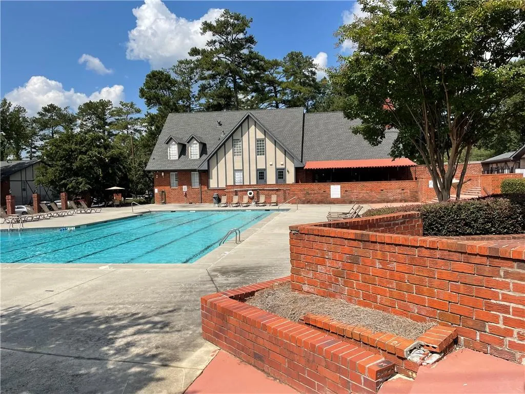 6851 Roswell Road Unit P3, Sandy Springs, Georgia 30328, 2 Bedrooms Bedrooms, ,2 BathroomsBathrooms,Residential,Sold,6851 Roswell Road Unit P3,6944589