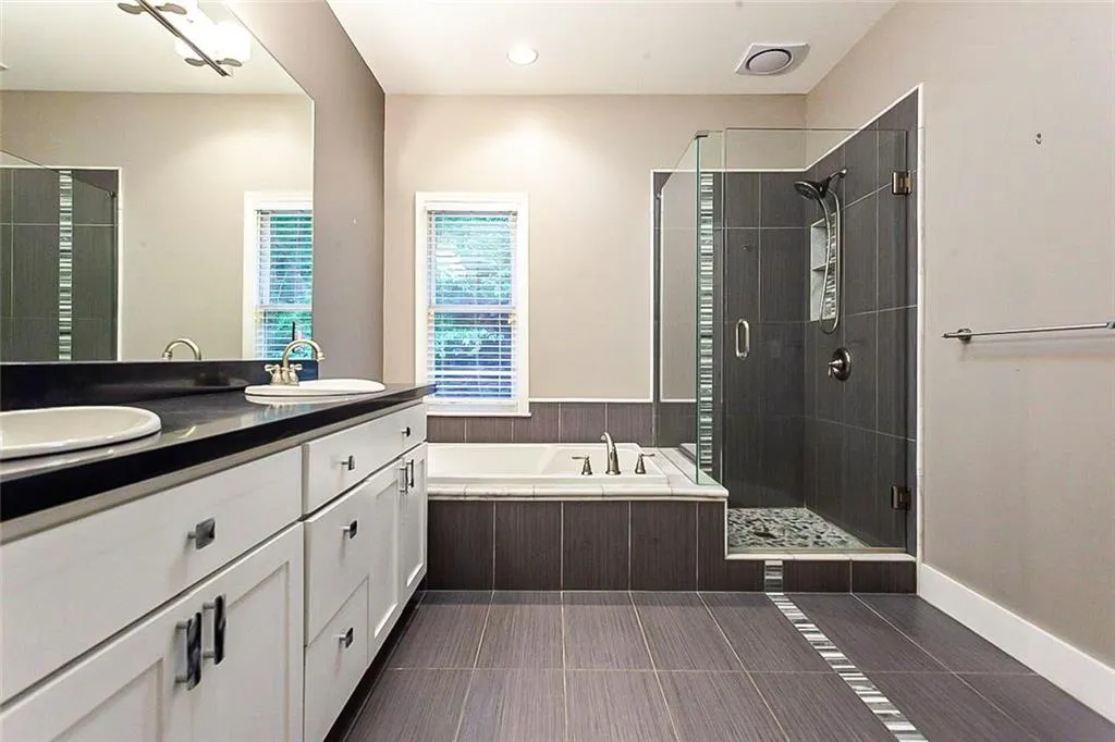 8615 Hope Mews Court, Atlanta, Georgia 30350, 2 Bedrooms Bedrooms, ,2 BathroomsBathrooms,Residential,Sold,8615 Hope Mews Court,6874540