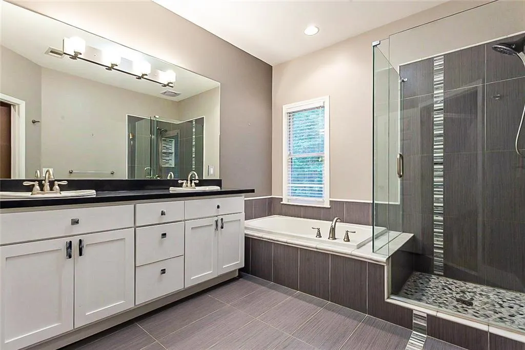 8615 Hope Mews Court, Atlanta, Georgia 30350, 2 Bedrooms Bedrooms, ,2 BathroomsBathrooms,Residential,Sold,8615 Hope Mews Court,6874540