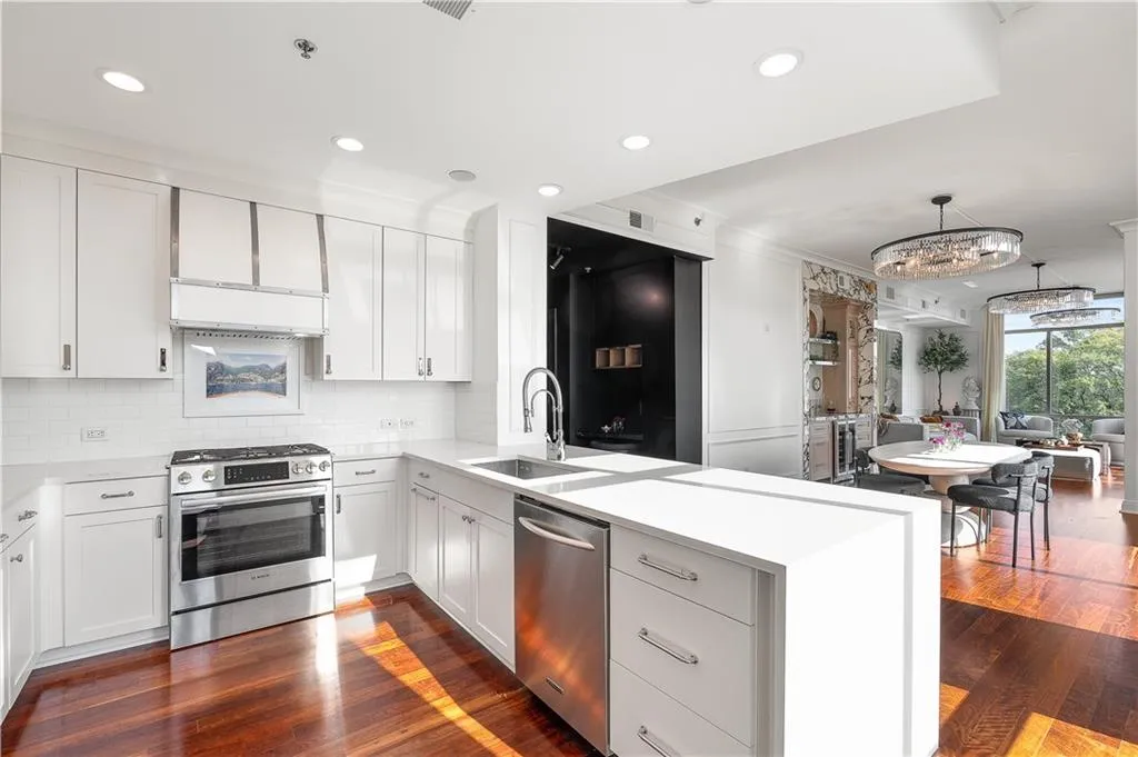 905 Juniper Street Ne Unit 705, Atlanta, Georgia 30309, 2 Bedrooms Bedrooms, ,2 BathroomsBathrooms,Residential,For Sale,905 Juniper Street Ne Unit 705,7686115