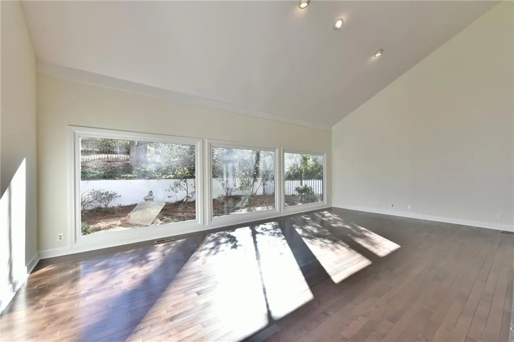65 Old Powers Place, Sandy Springs, Georgia 30327, 5 Bedrooms Bedrooms, ,3 BathroomsBathrooms,Residential,Sold,65 Old Powers Place,5789139