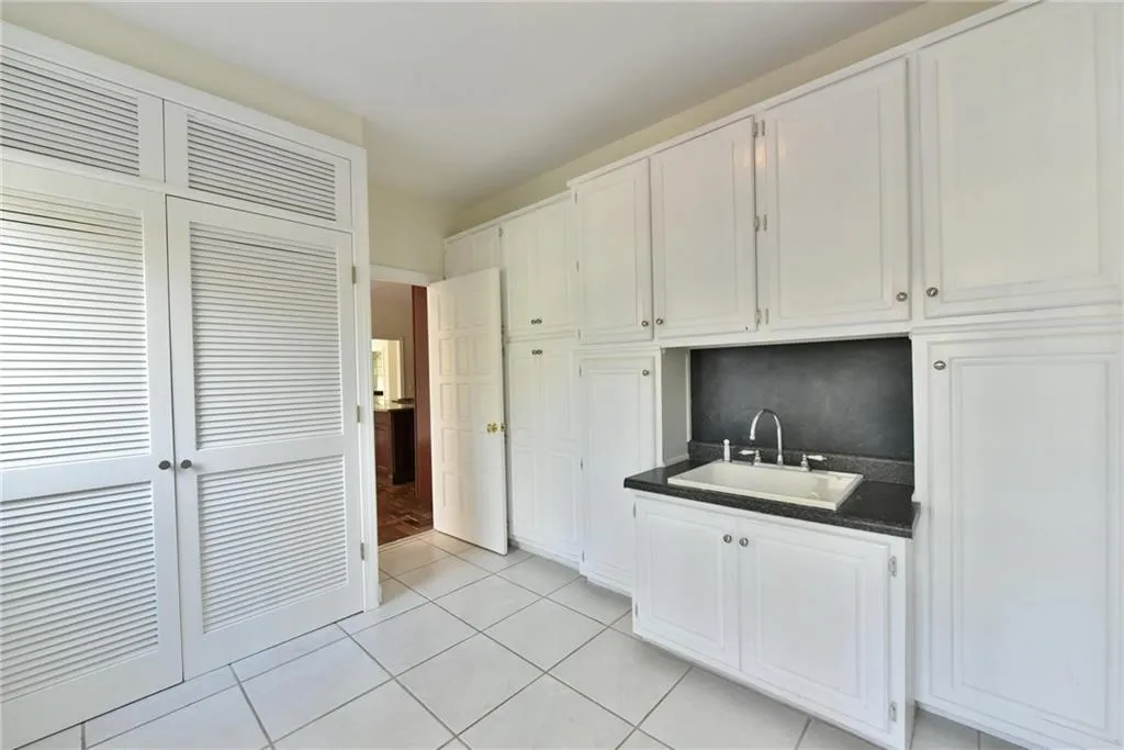 65 Old Powers Place, Sandy Springs, Georgia 30327, 5 Bedrooms Bedrooms, ,3 BathroomsBathrooms,Residential,Sold,65 Old Powers Place,5789139