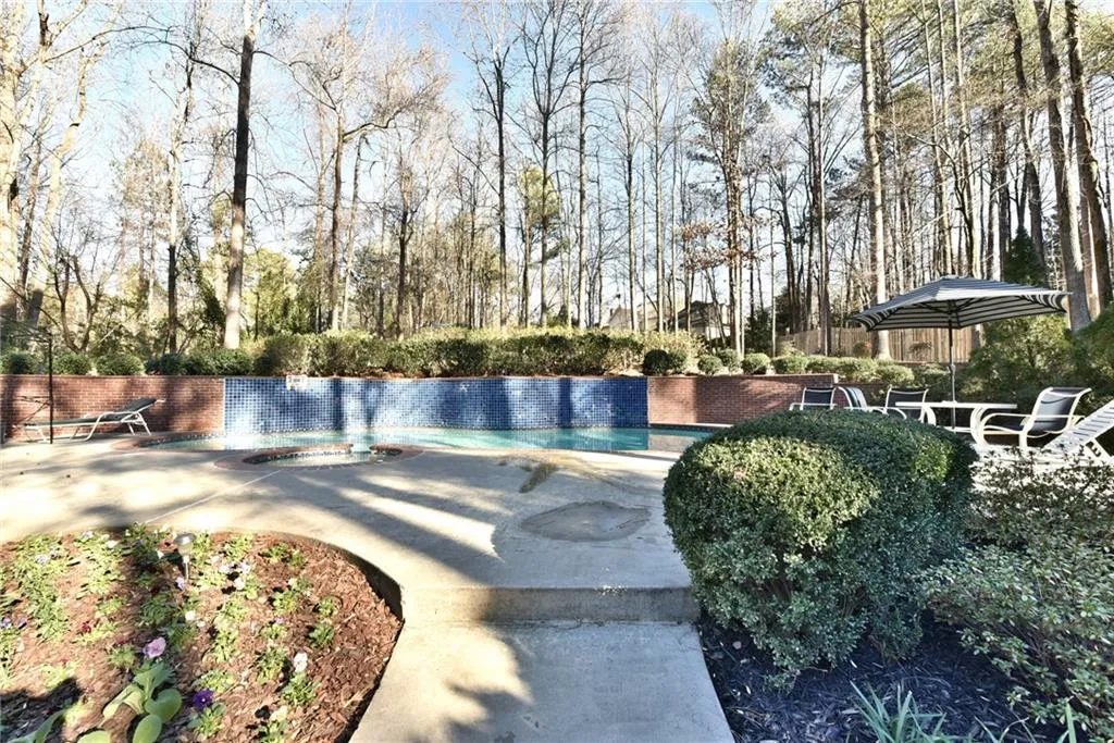 65 Old Powers Place, Sandy Springs, Georgia 30327, 5 Bedrooms Bedrooms, ,3 BathroomsBathrooms,Residential,Sold,65 Old Powers Place,5789139