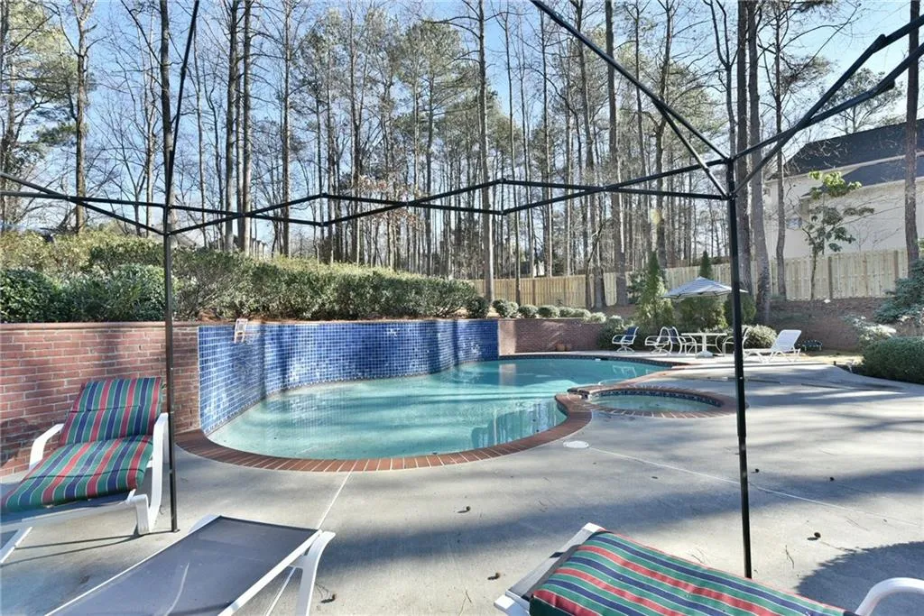 65 Old Powers Place, Sandy Springs, Georgia 30327, 5 Bedrooms Bedrooms, ,3 BathroomsBathrooms,Residential,Sold,65 Old Powers Place,5789139