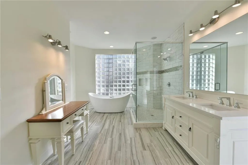 65 Old Powers Place, Sandy Springs, Georgia 30327, 5 Bedrooms Bedrooms, ,3 BathroomsBathrooms,Residential,Sold,65 Old Powers Place,5789139