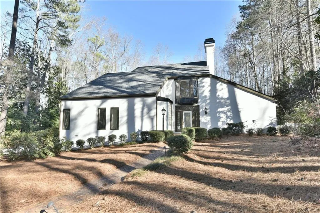 65 Old Powers Place, Sandy Springs, Georgia 30327, 5 Bedrooms Bedrooms, ,3 BathroomsBathrooms,Residential,Sold,65 Old Powers Place,5789139