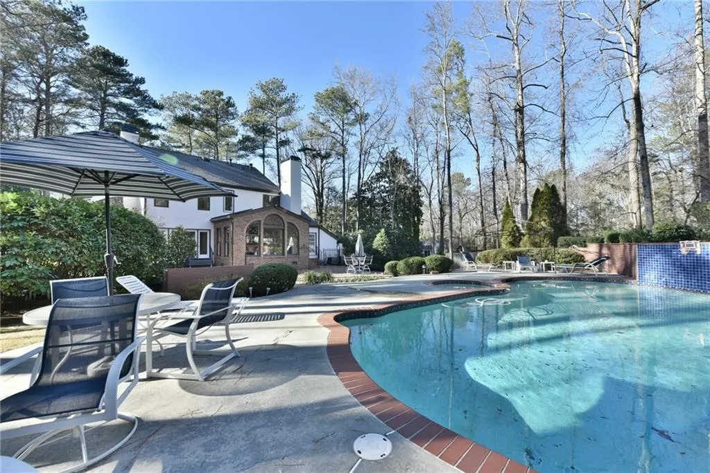 65 Old Powers Place, Sandy Springs, Georgia 30327, 5 Bedrooms Bedrooms, ,3 BathroomsBathrooms,Residential,Sold,65 Old Powers Place,5789139