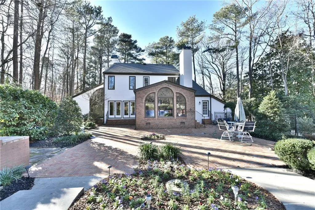 65 Old Powers Place, Sandy Springs, Georgia 30327, 5 Bedrooms Bedrooms, ,3 BathroomsBathrooms,Residential,Sold,65 Old Powers Place,5789139