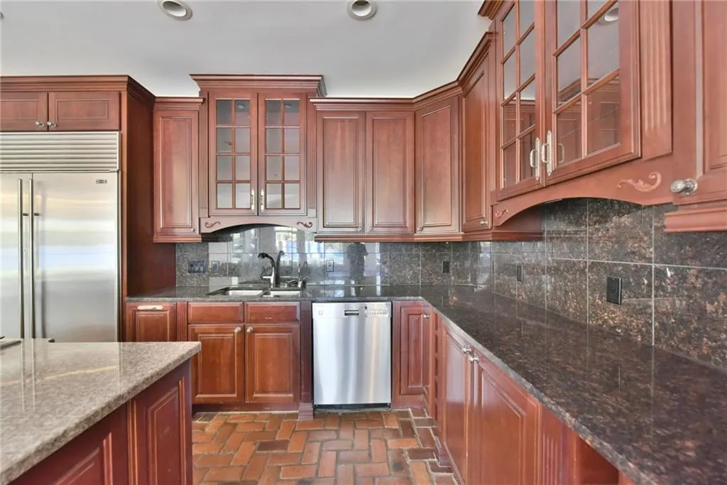 65 Old Powers Place, Sandy Springs, Georgia 30327, 5 Bedrooms Bedrooms, ,3 BathroomsBathrooms,Residential,Sold,65 Old Powers Place,5789139