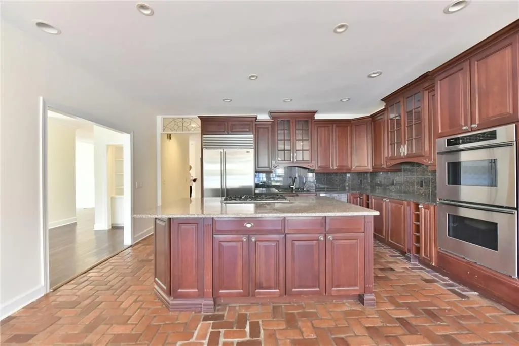 65 Old Powers Place, Sandy Springs, Georgia 30327, 5 Bedrooms Bedrooms, ,3 BathroomsBathrooms,Residential,Sold,65 Old Powers Place,5789139