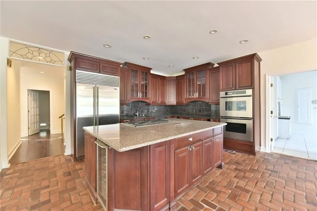 65 Old Powers Place, Sandy Springs, Georgia 30327, 5 Bedrooms Bedrooms, ,3 BathroomsBathrooms,Residential,Sold,65 Old Powers Place,5789139
