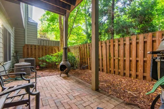194 Meeting Lane, Atlanta, Georgia 30342, 4 Bedrooms Bedrooms, ,3 BathroomsBathrooms,Residential,Sold,194 Meeting Lane,7103706