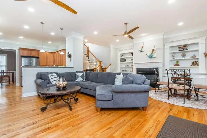 194 Meeting Lane, Atlanta, Georgia 30342, 4 Bedrooms Bedrooms, ,3 BathroomsBathrooms,Residential,Sold,194 Meeting Lane,7103706