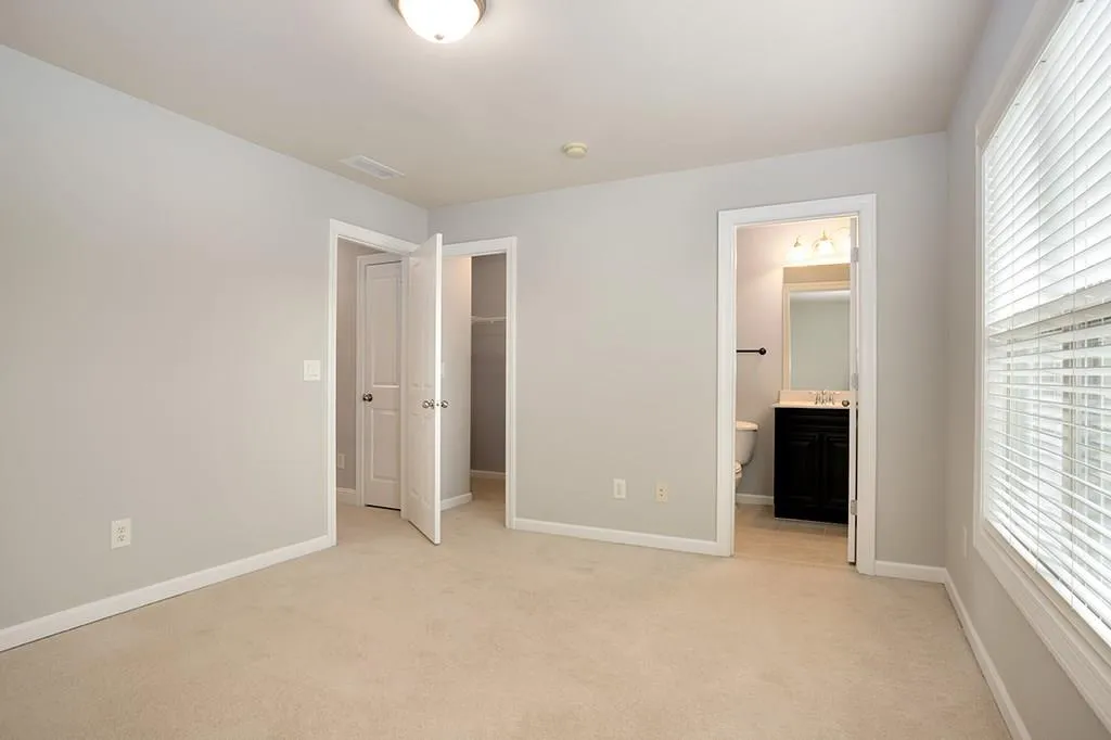 7950 Highland Bluff, Sandy Springs, Georgia 30328, 3 Bedrooms Bedrooms, ,3 BathroomsBathrooms,Residential,Sold,7950 Highland Bluff,6070581