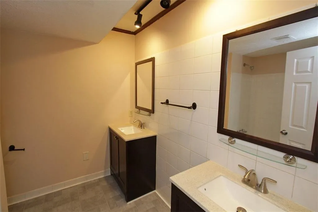 6851 Roswell Road Unit K8, Sandy Springs, Georgia 30328, 2 Bedrooms Bedrooms, ,2 BathroomsBathrooms,Residential,Sold,6851 Roswell Road Unit K8,6616401