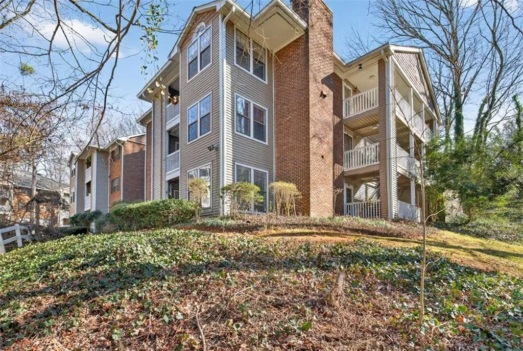 201 Barrington Hills Drive, Atlanta, Georgia 30350, 3 Bedrooms Bedrooms, ,2 BathroomsBathrooms,Residential,For Sale,201 Barrington Hills Drive,7715323