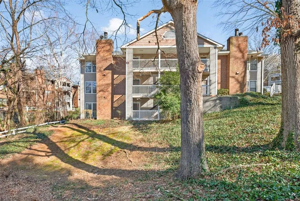 201 Barrington Hills Drive, Atlanta, Georgia 30350, 3 Bedrooms Bedrooms, ,2 BathroomsBathrooms,Residential,For Sale,201 Barrington Hills Drive,7715323