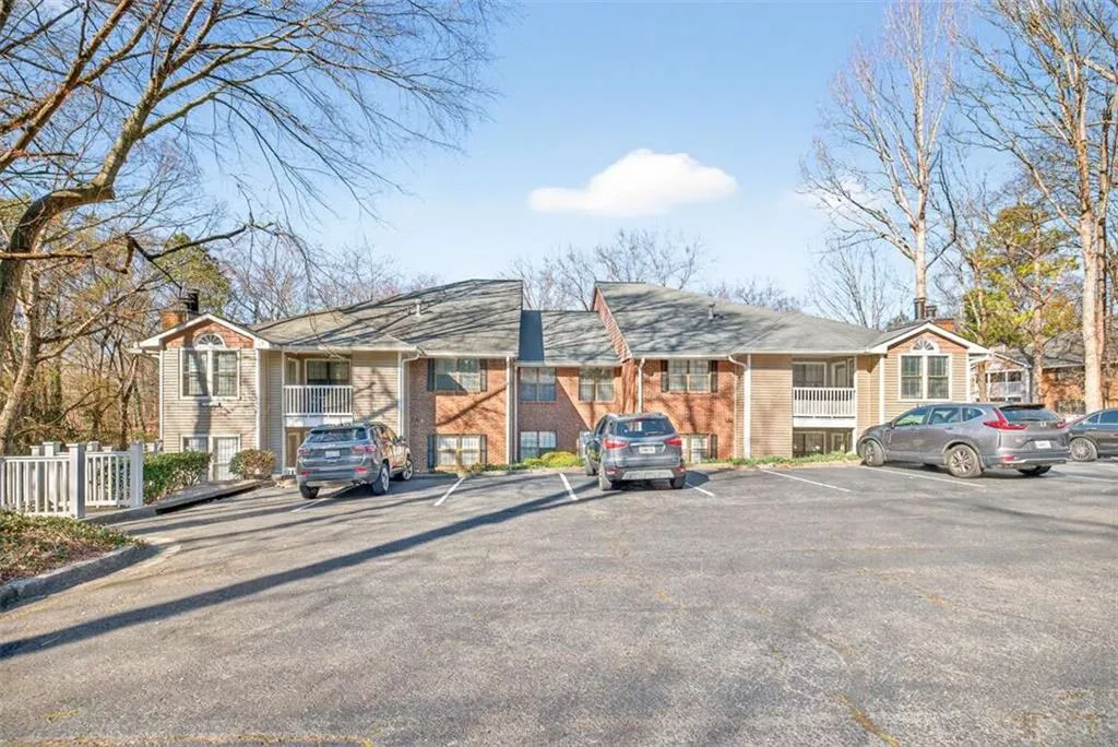 201 Barrington Hills Drive, Atlanta, Georgia 30350, 3 Bedrooms Bedrooms, ,2 BathroomsBathrooms,Residential,For Sale,201 Barrington Hills Drive,7715323