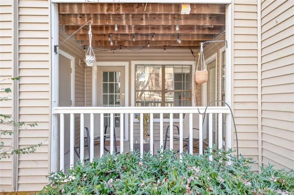 201 Barrington Hills Drive, Atlanta, Georgia 30350, 3 Bedrooms Bedrooms, ,2 BathroomsBathrooms,Residential,For Sale,201 Barrington Hills Drive,7715323