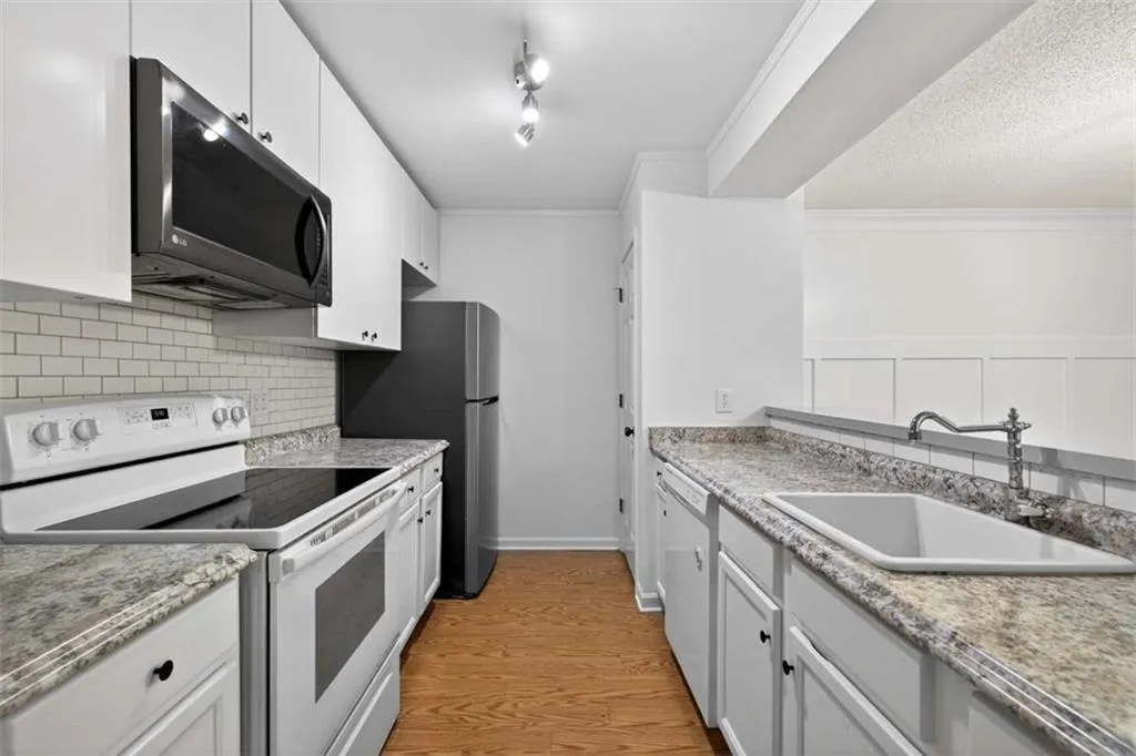 201 Barrington Hills Drive, Atlanta, Georgia 30350, 3 Bedrooms Bedrooms, ,2 BathroomsBathrooms,Residential,For Sale,201 Barrington Hills Drive,7715323