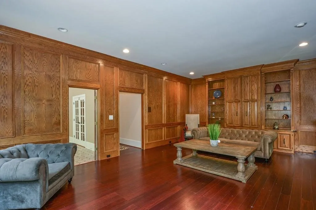 3060 Spalding Drive, Atlanta, Georgia 30350, 6 Bedrooms Bedrooms, ,4 BathroomsBathrooms,Residential,Sold,3060 Spalding Drive,6553345