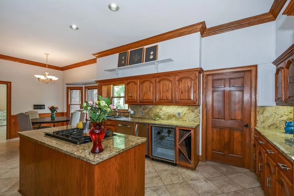 3060 Spalding Drive, Atlanta, Georgia 30350, 6 Bedrooms Bedrooms, ,4 BathroomsBathrooms,Residential,Sold,3060 Spalding Drive,6553345
