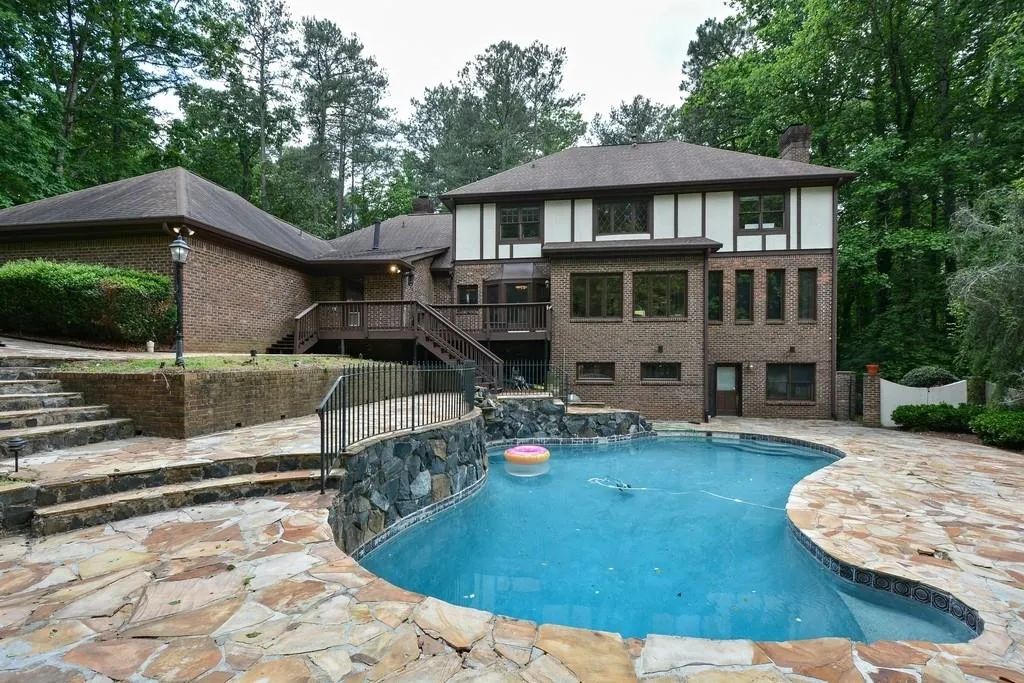 3060 Spalding Drive, Atlanta, Georgia 30350, 6 Bedrooms Bedrooms, ,4 BathroomsBathrooms,Residential,Sold,3060 Spalding Drive,6553345
