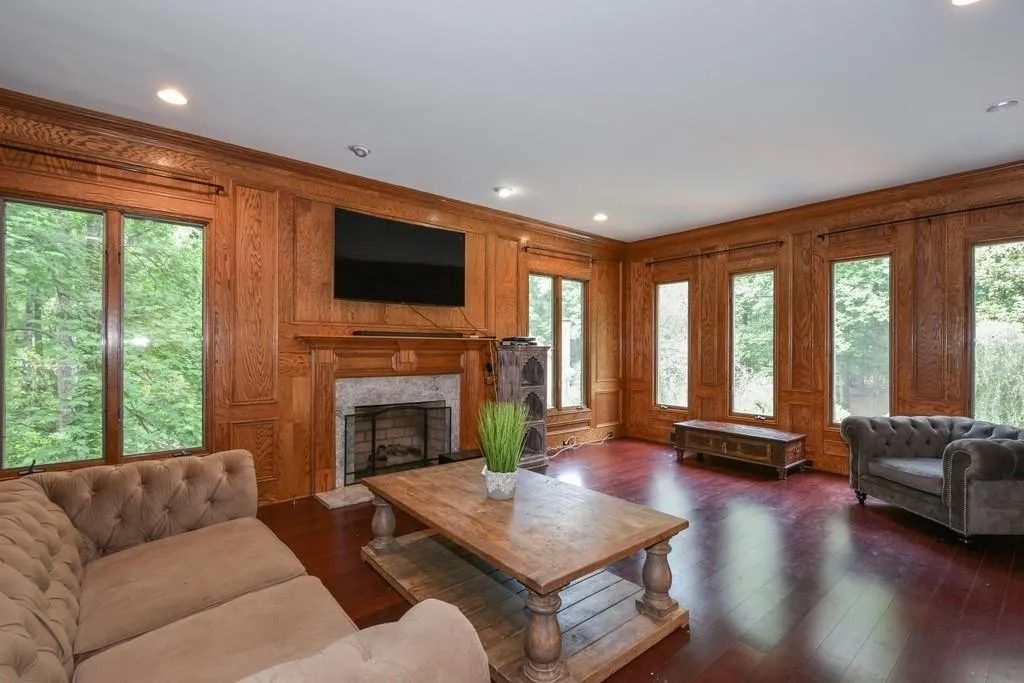 3060 Spalding Drive, Atlanta, Georgia 30350, 6 Bedrooms Bedrooms, ,4 BathroomsBathrooms,Residential,Sold,3060 Spalding Drive,6553345