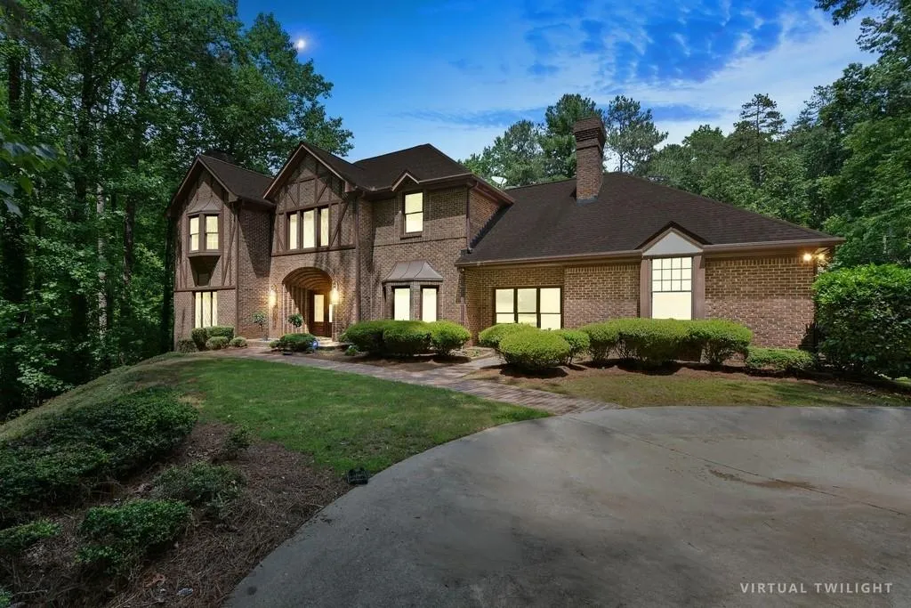 3060 Spalding Drive, Atlanta, Georgia 30350, 6 Bedrooms Bedrooms, ,4 BathroomsBathrooms,Residential,Sold,3060 Spalding Drive,6553345