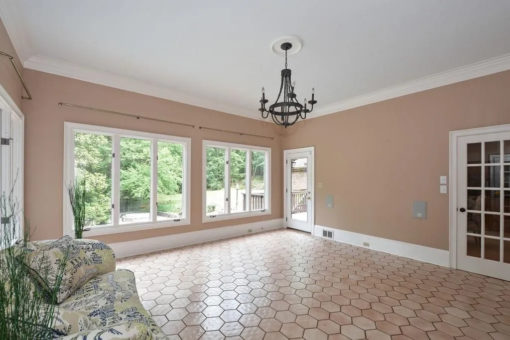 3060 Spalding Drive, Atlanta, Georgia 30350, 6 Bedrooms Bedrooms, ,4 BathroomsBathrooms,Residential,Sold,3060 Spalding Drive,6553345