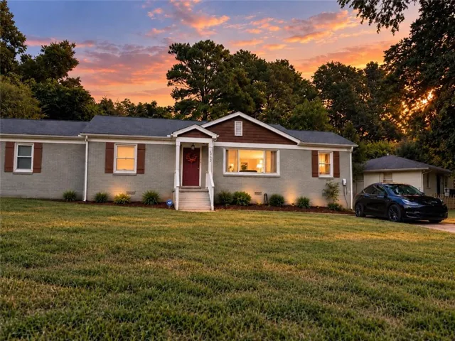 1563 Cloverdale Drive Se, Marietta, Georgia 30067