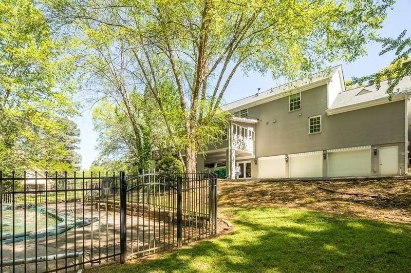 7520 Chaparral Drive, Atlanta, Georgia 30350, 6 Bedrooms Bedrooms, ,4 BathroomsBathrooms,Residential,Sold,7520 Chaparral Drive,5999178