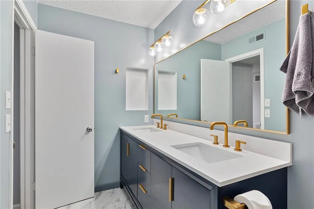 5141 Roswell Road Unit 1, Atlanta, Georgia 30342, 2 Bedrooms Bedrooms, ,1 BathroomBathrooms,Residential,Sold,5141 Roswell Road Unit 1,7434089
