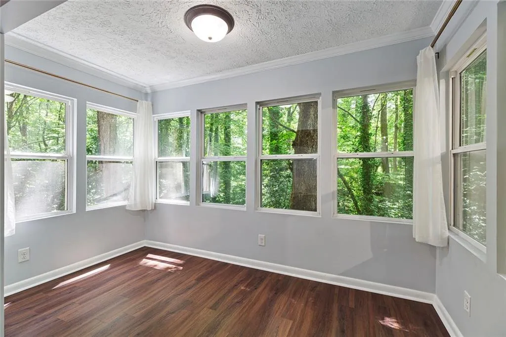 5141 Roswell Road Unit 1, Atlanta, Georgia 30342, 2 Bedrooms Bedrooms, ,1 BathroomBathrooms,Residential,Sold,5141 Roswell Road Unit 1,7434089