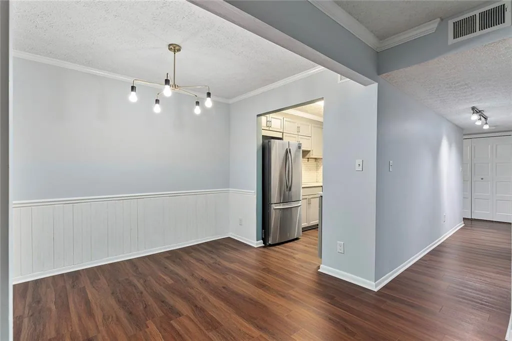 5141 Roswell Road Unit 1, Atlanta, Georgia 30342, 2 Bedrooms Bedrooms, ,1 BathroomBathrooms,Residential,Sold,5141 Roswell Road Unit 1,7434089