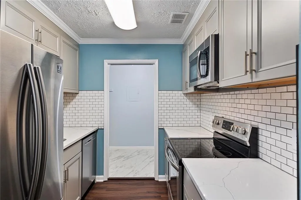 5141 Roswell Road Unit 1, Atlanta, Georgia 30342, 2 Bedrooms Bedrooms, ,1 BathroomBathrooms,Residential,Sold,5141 Roswell Road Unit 1,7434089