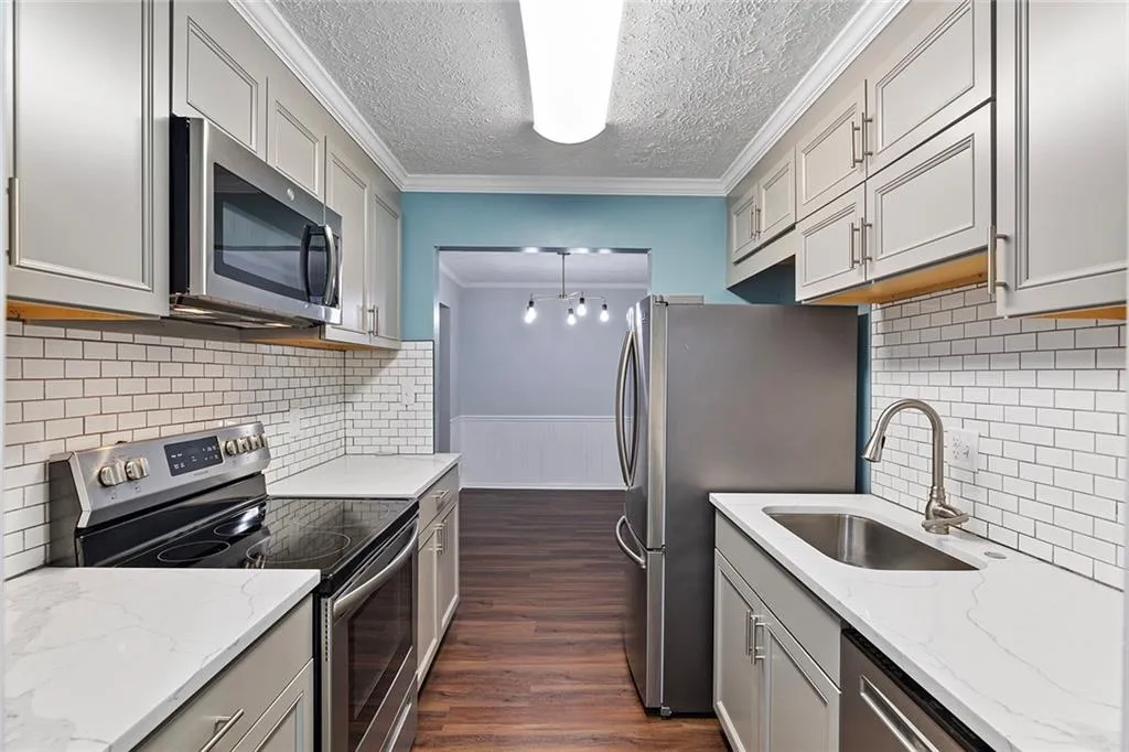 5141 Roswell Road Unit 1, Atlanta, Georgia 30342, 2 Bedrooms Bedrooms, ,1 BathroomBathrooms,Residential,Sold,5141 Roswell Road Unit 1,7434089