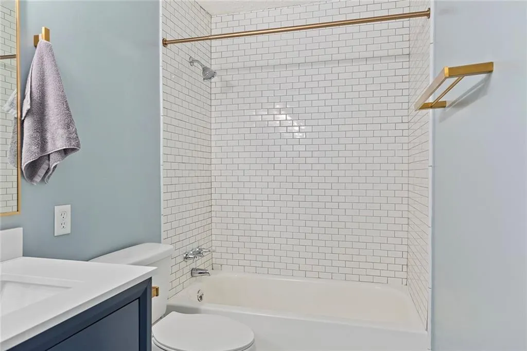 5141 Roswell Road Unit 1, Atlanta, Georgia 30342, 2 Bedrooms Bedrooms, ,1 BathroomBathrooms,Residential,Sold,5141 Roswell Road Unit 1,7434089