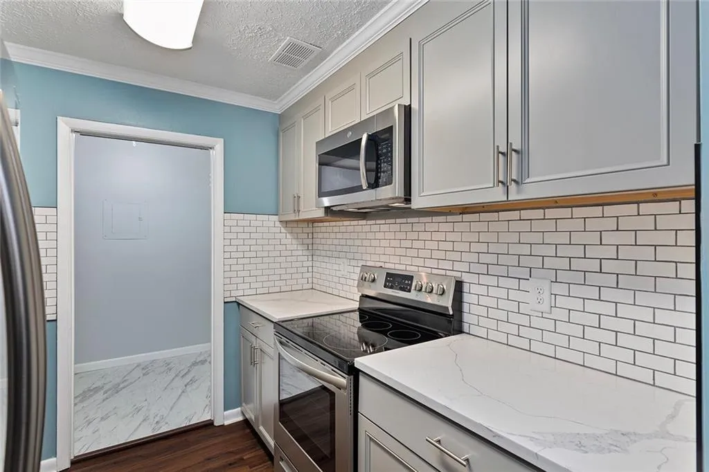 5141 Roswell Road Unit 1, Atlanta, Georgia 30342, 2 Bedrooms Bedrooms, ,1 BathroomBathrooms,Residential,Sold,5141 Roswell Road Unit 1,7434089