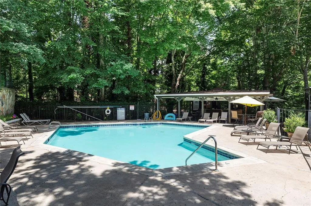 5141 Roswell Road Unit 1, Atlanta, Georgia 30342, 2 Bedrooms Bedrooms, ,1 BathroomBathrooms,Residential,Sold,5141 Roswell Road Unit 1,7434089