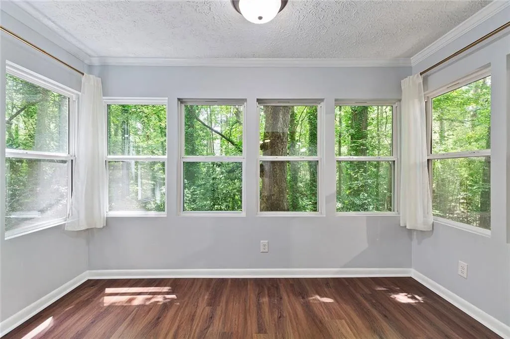 5141 Roswell Road Unit 1, Atlanta, Georgia 30342, 2 Bedrooms Bedrooms, ,1 BathroomBathrooms,Residential,Sold,5141 Roswell Road Unit 1,7434089